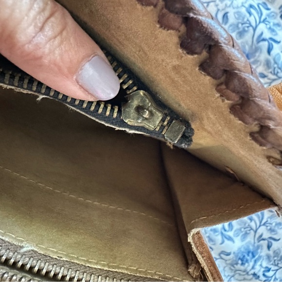 Vintage Tooled Brown Leather Shoulder Bag with Bird Design - Picture 11 of 11